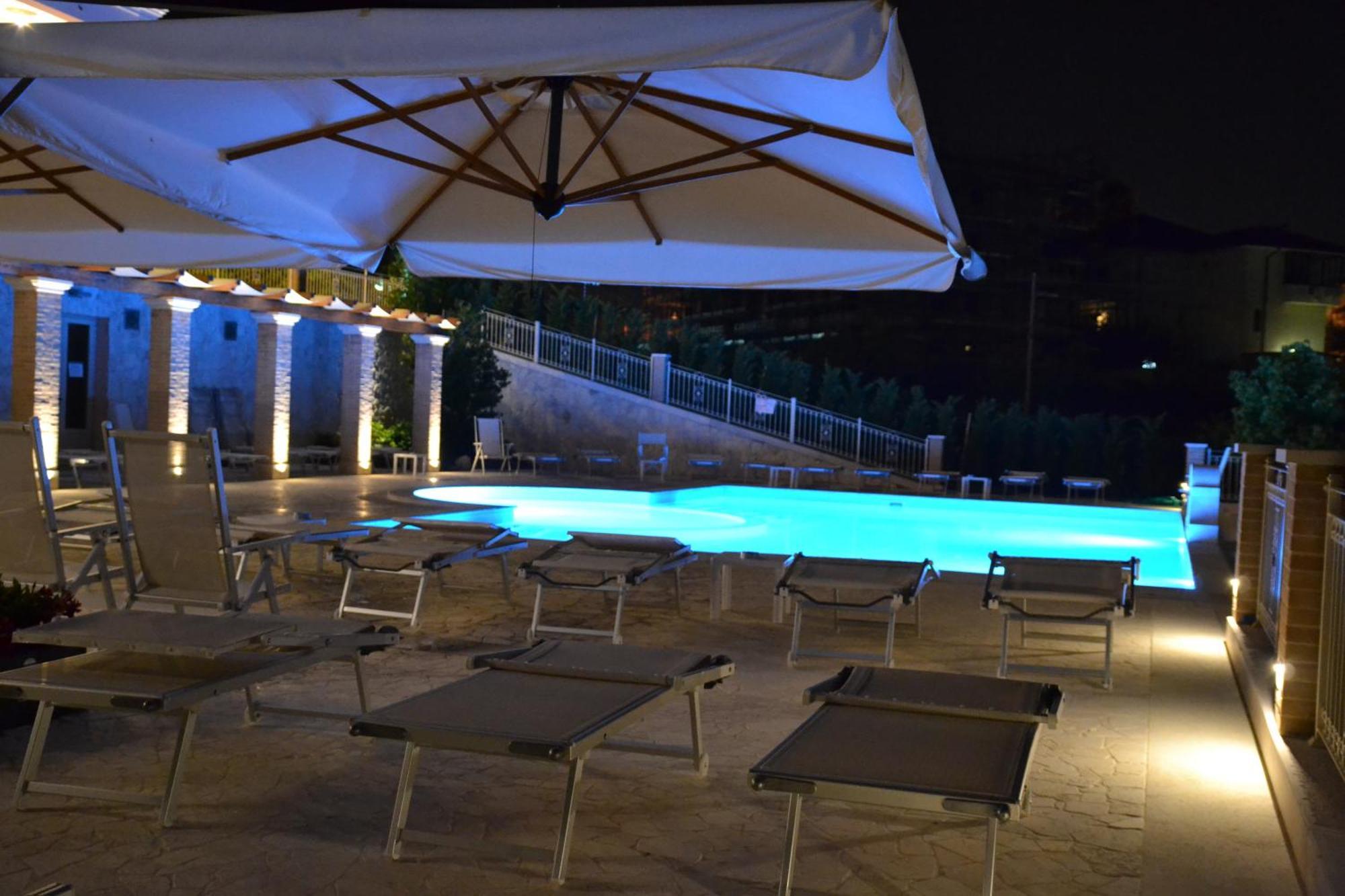 Incantea Resort Tortoreto Exteriör bild