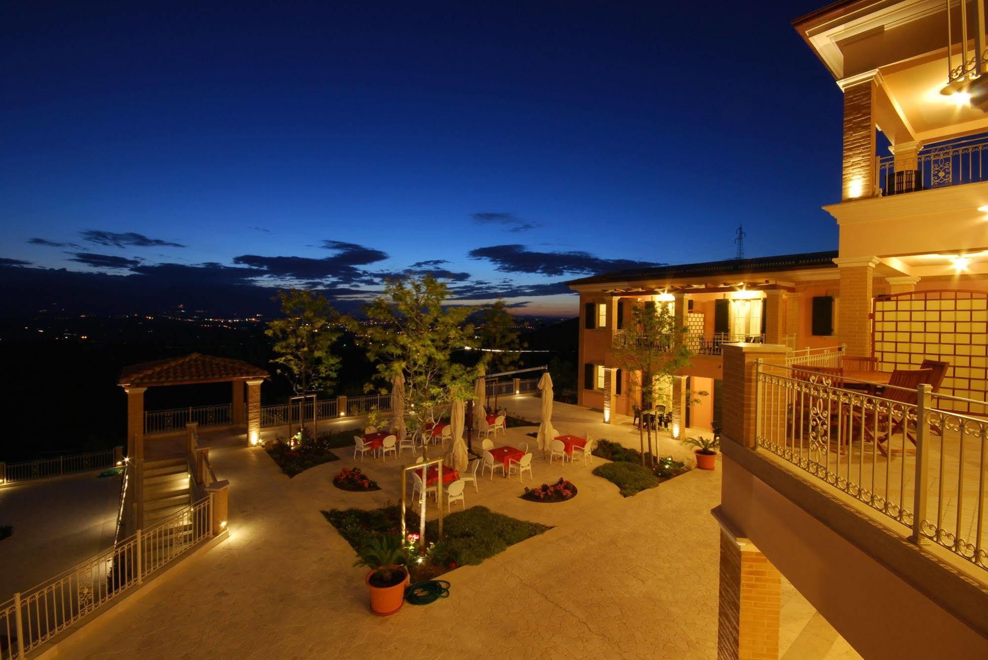 Incantea Resort Tortoreto Exteriör bild
